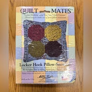Quilt Mates Locker Hook Pillow Kit, Snow Ball Pattern